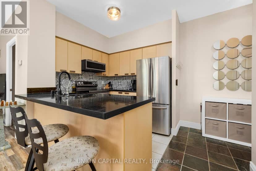 102 - 48 Suncrest Boulevard — photo 5 of 32