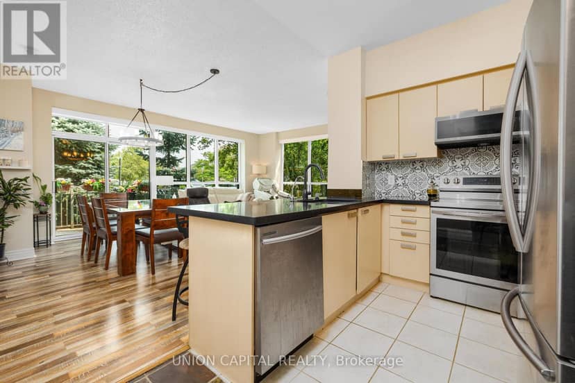 102 - 48 Suncrest Boulevard — photo 7 of 32