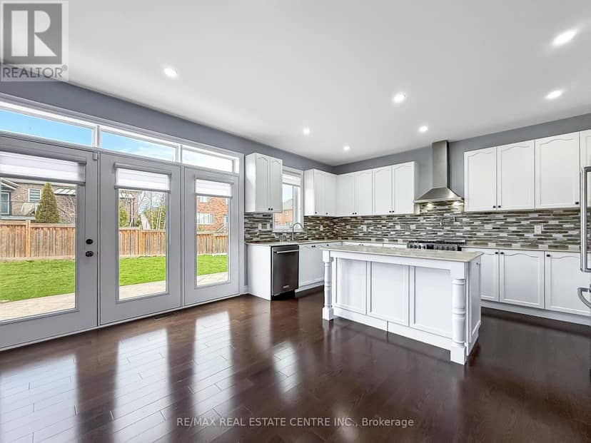 33 Stonegate Avenue — photo 12 of 40