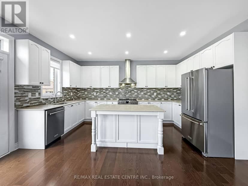 33 Stonegate Avenue — photo 13 of 40