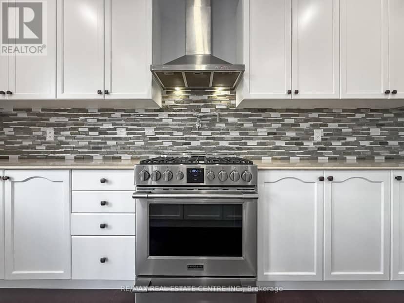 33 Stonegate Avenue — photo 15 of 40