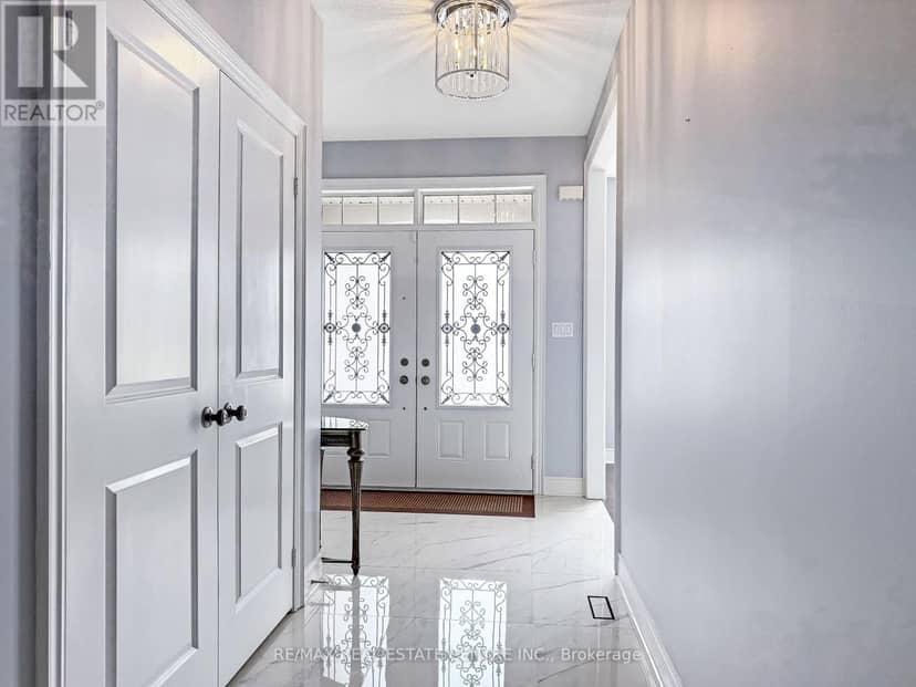 33 Stonegate Avenue — photo 3 of 40