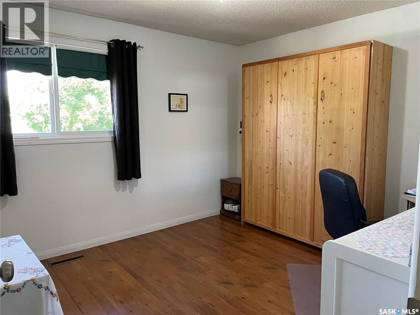 758 Saskatchewan AVENUE — photo 7 of 18