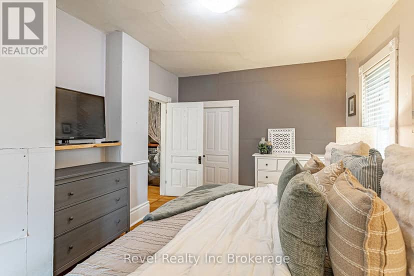131 King Street E — photo 30 of 40