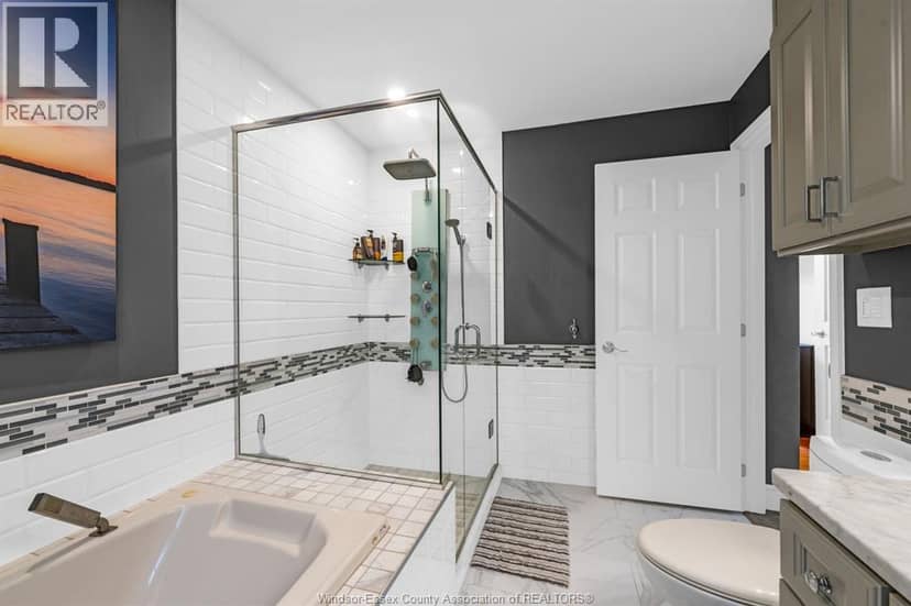 2125 Betts — photo 36 of 40