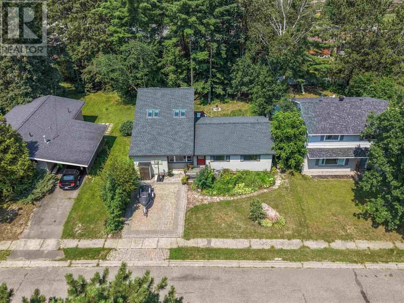 131 Meadow Park CRES — photo 1 of 33