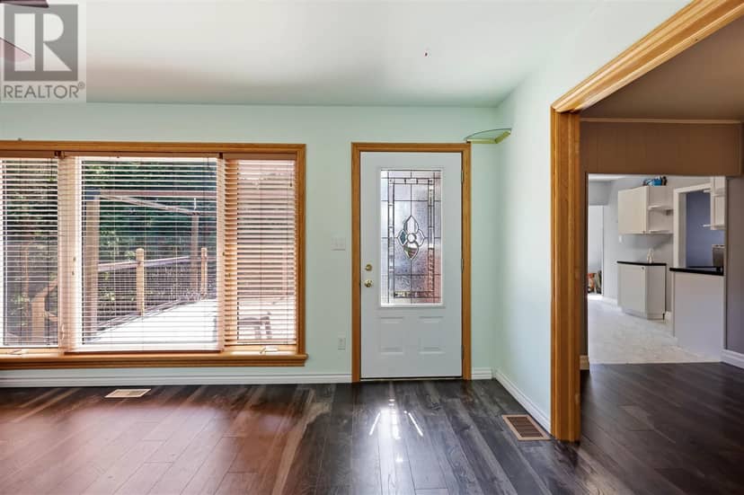 39 Market ST — photo 3 of 40