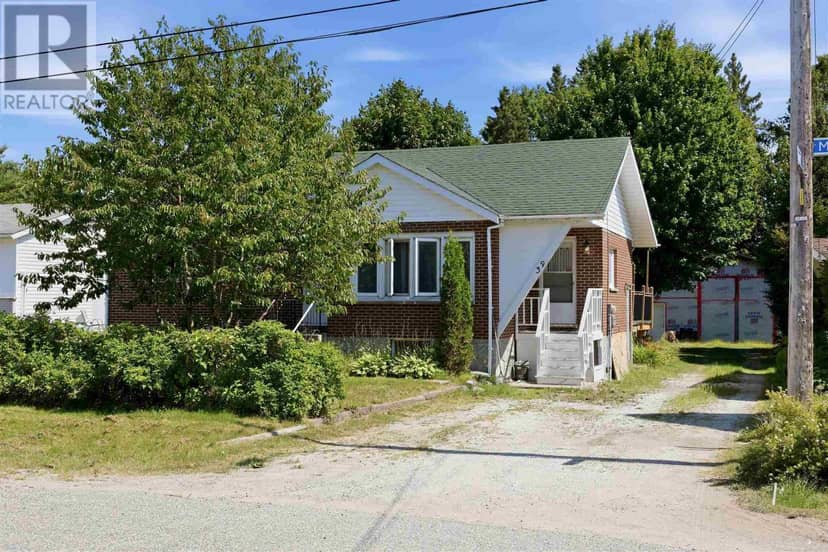 39 Market ST — photo 1 of 40