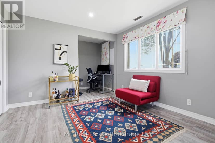 120 Wellington 7 Road — photo 18 of 40