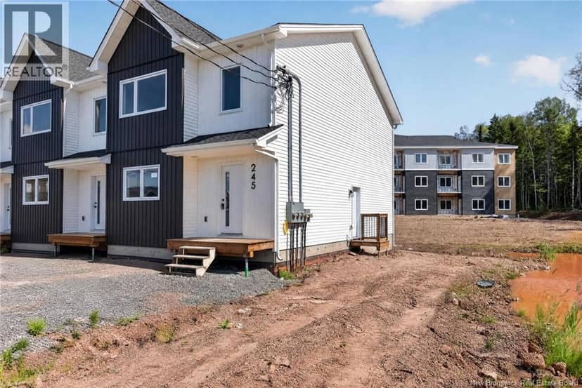 245 Des Eleves Street — photo 3 of 40