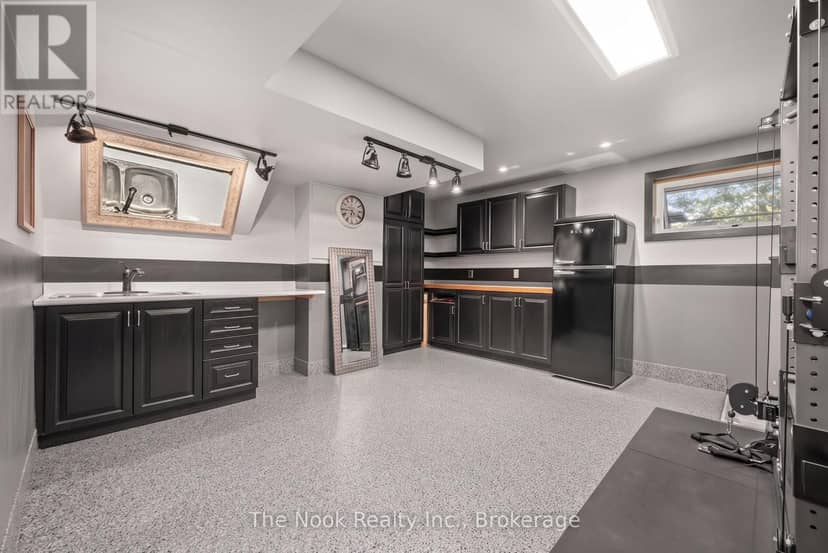44 Bagot Street — photo 24 of 40