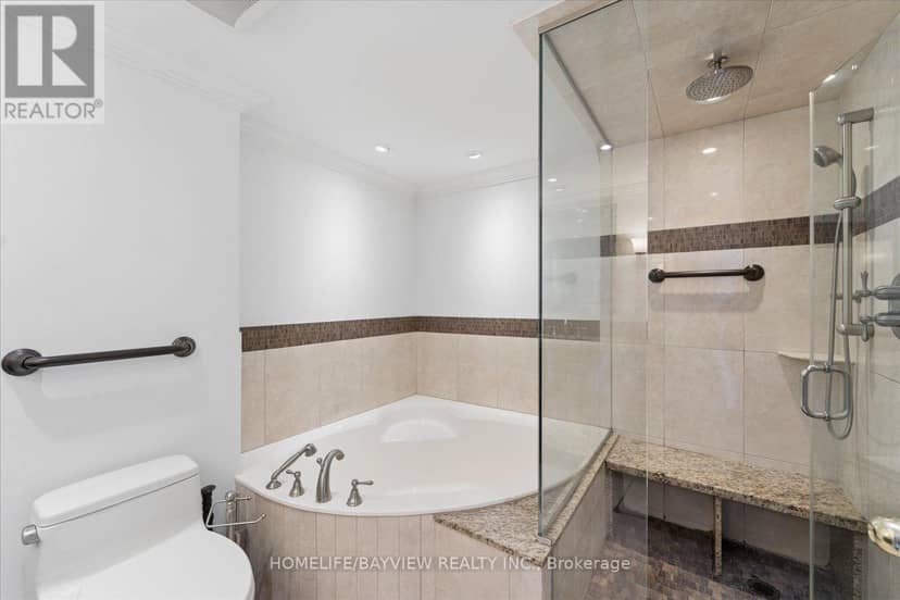 515 - 7 Townsgate Drive — photo 22 of 40