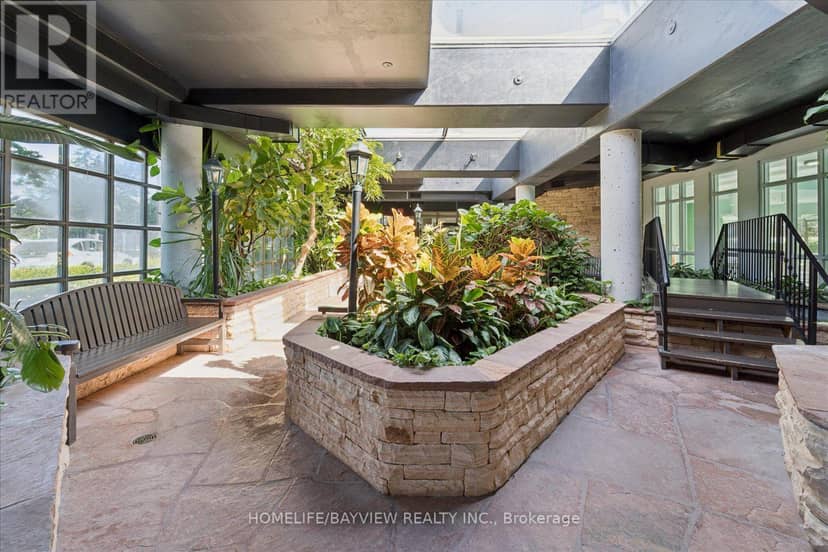 515 - 7 Townsgate Drive — photo 37 of 40
