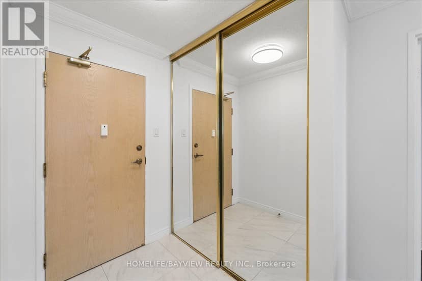 515 - 7 Townsgate Drive — photo 5 of 40