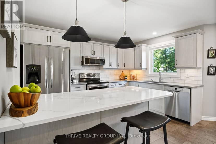 175 Forest Grove Crescent — photo 19 of 40