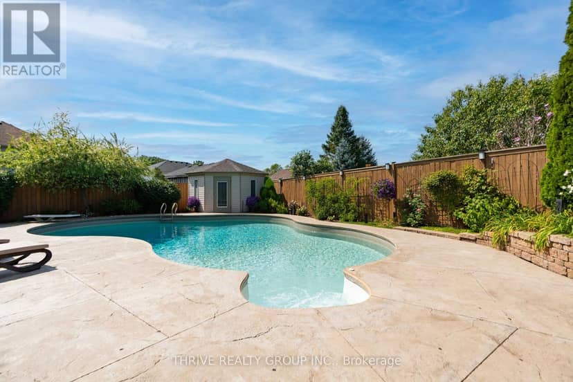 175 Forest Grove Crescent — photo 6 of 40