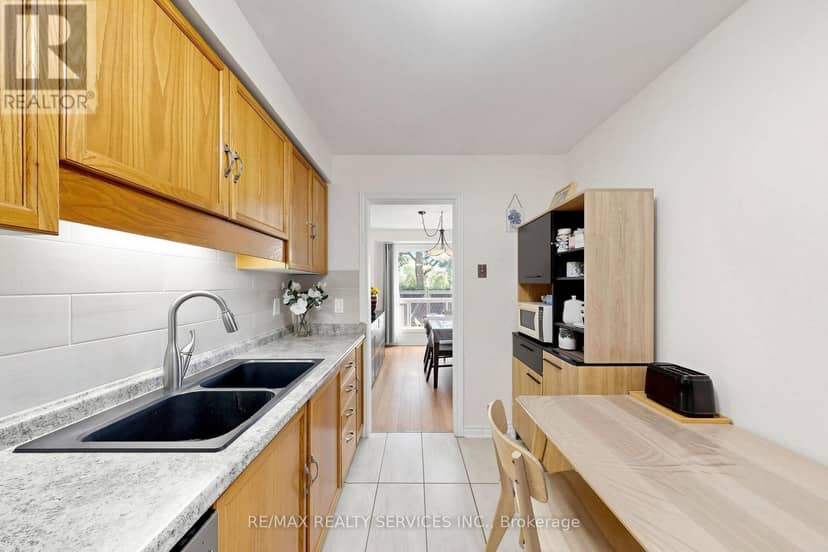 74 Heathcliffe Square — photo 12 of 40