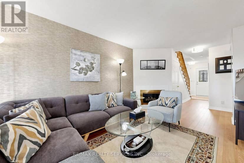 74 Heathcliffe Square, Brampton, photo 8