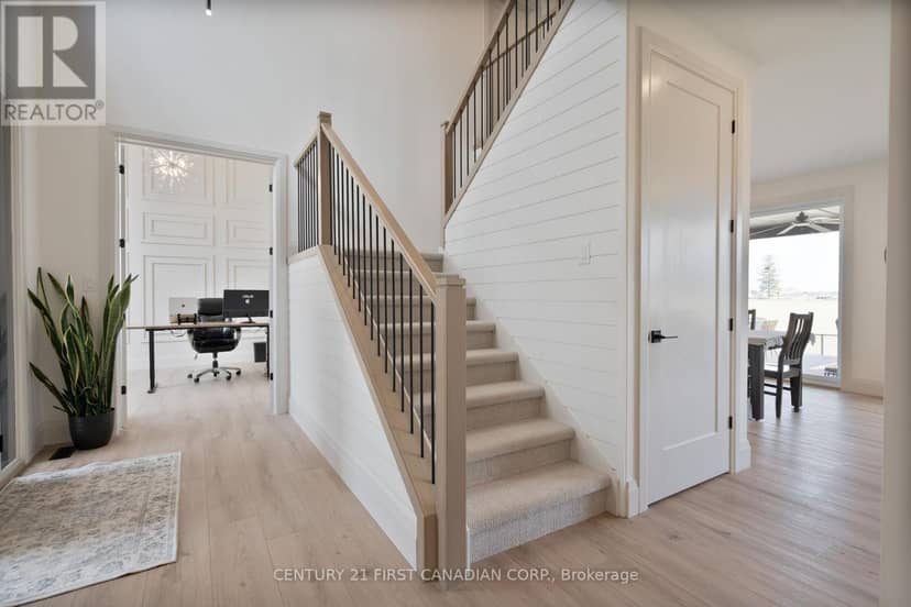 24 Postma Crescent — photo 16 of 40