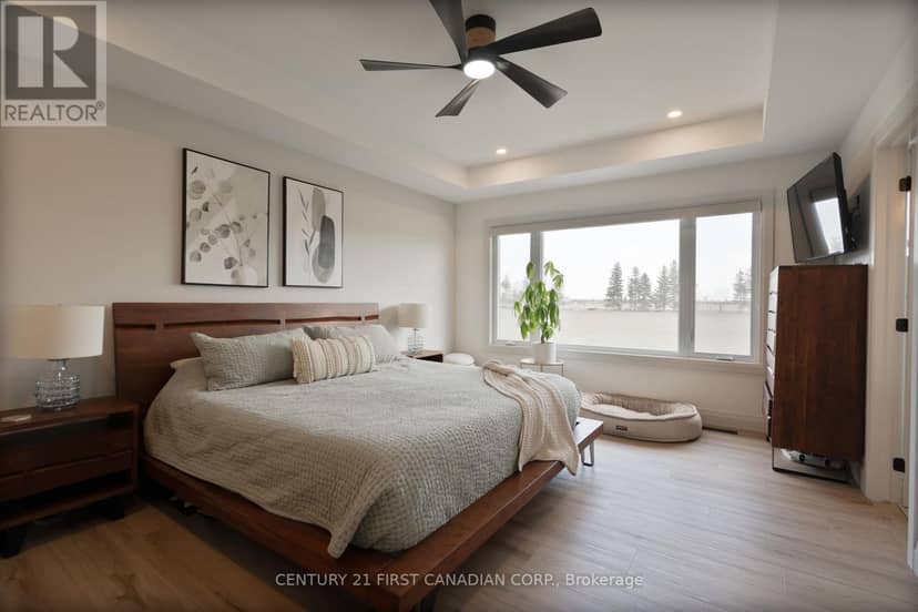 24 Postma Crescent — photo 18 of 40