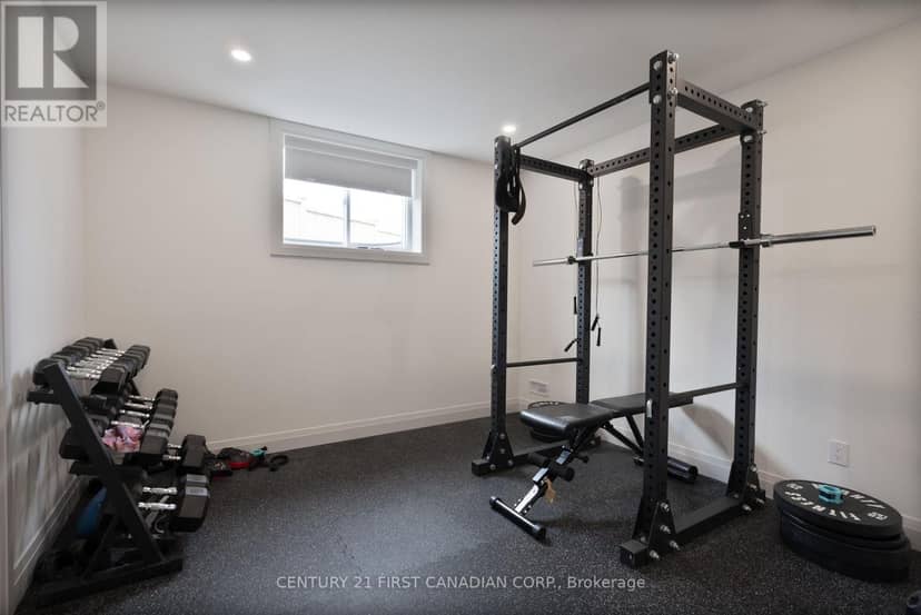 24 Postma Crescent — photo 38 of 40