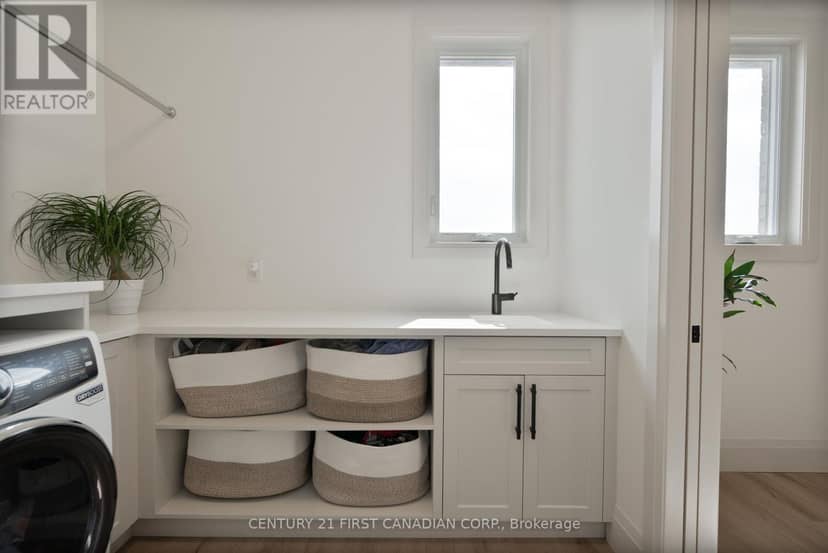 24 Postma Crescent — photo 9 of 40