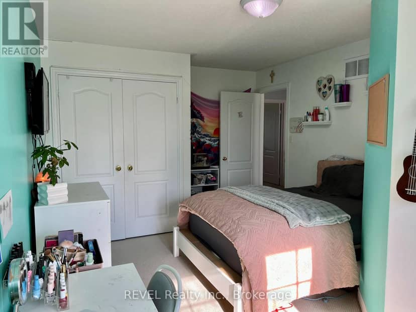 18 Mackenzie King Avenue — photo 15 of 23