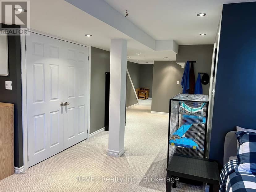 18 Mackenzie King Avenue — photo 19 of 23