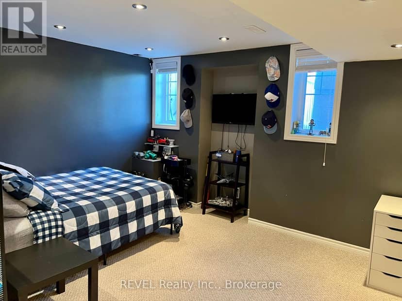 18 Mackenzie King Avenue — photo 20 of 23