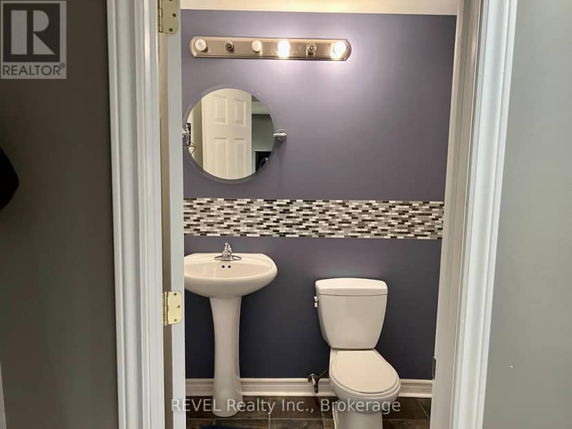 18 Mackenzie King Avenue — photo 22 of 23