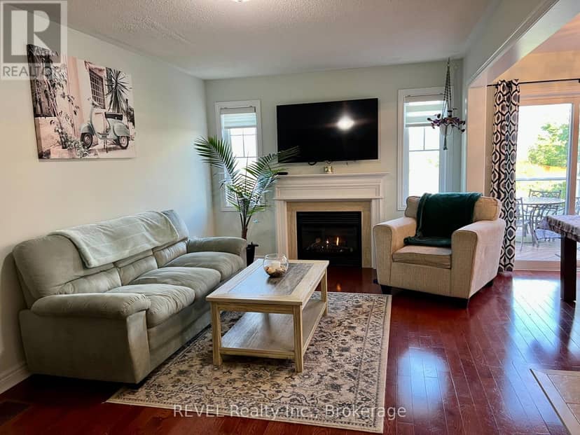 18 Mackenzie King Avenue — photo 4 of 23