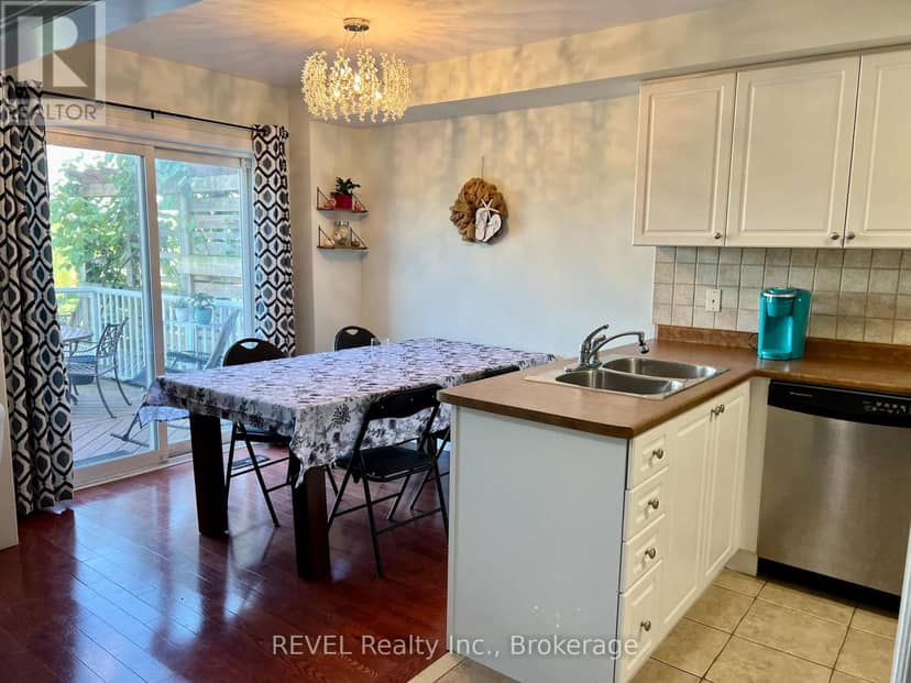 18 Mackenzie King Avenue — photo 6 of 23
