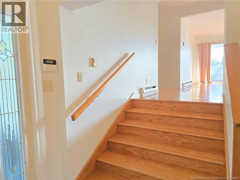 141 Neil — photo 9 of 40