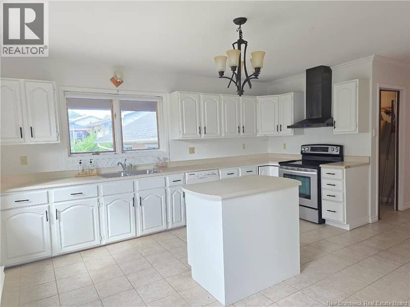 141 Neil — photo 17 of 40