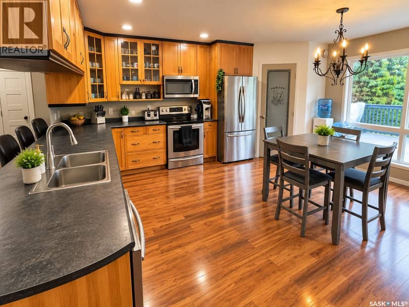 306 Centre AVENUE, Meadow Lake, photo 3