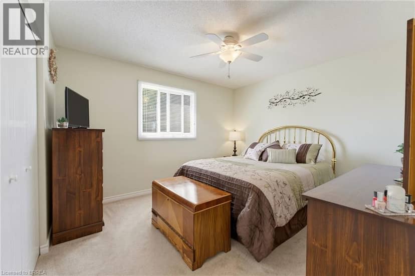 42 BUCHANAN Crescent — photo 11 of 38