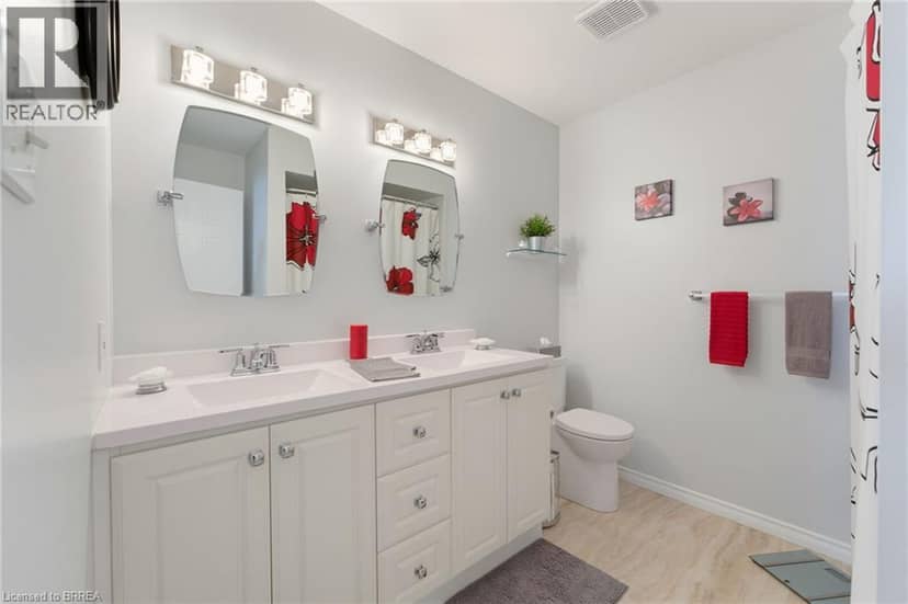 42 BUCHANAN Crescent — photo 14 of 38