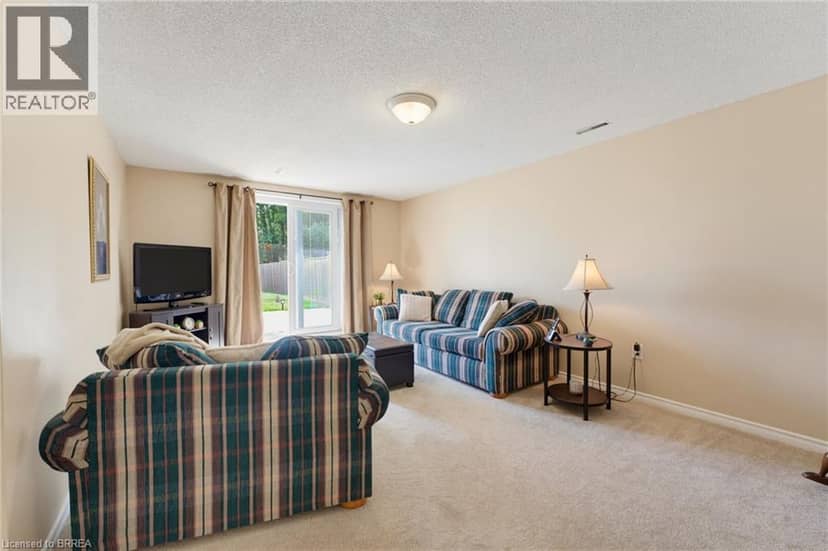 42 BUCHANAN Crescent — photo 16 of 38