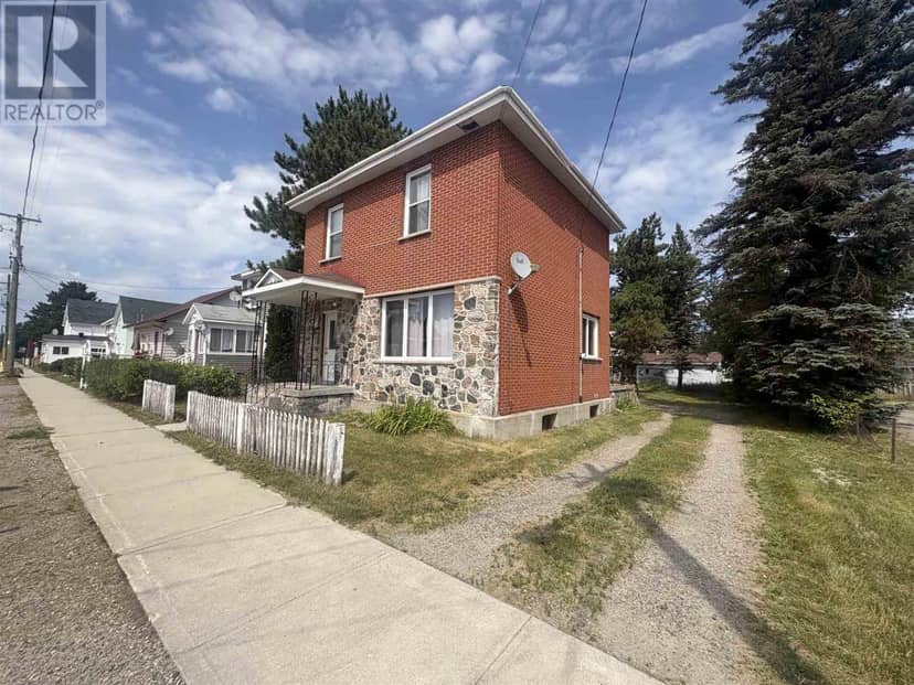 32 Lansdowne ST S — photo 15 of 16