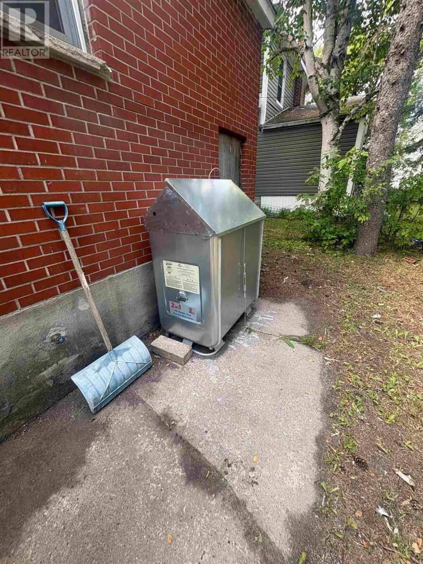 32 Lansdowne ST S — photo 13 of 16