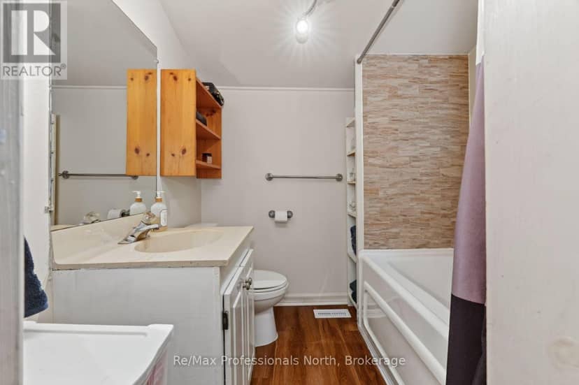 160 Isaac Street — photo 16 of 38
