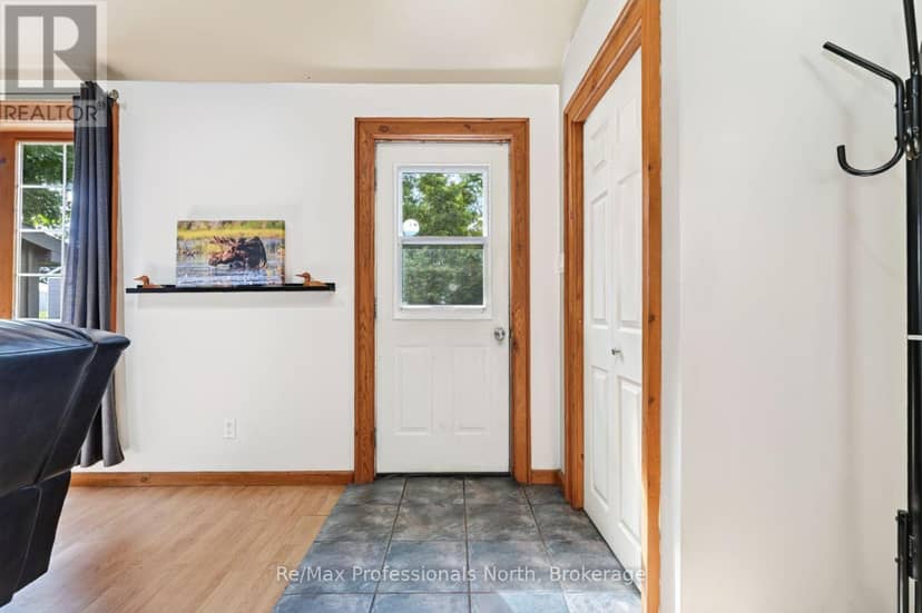 160 Isaac Street — photo 3 of 38