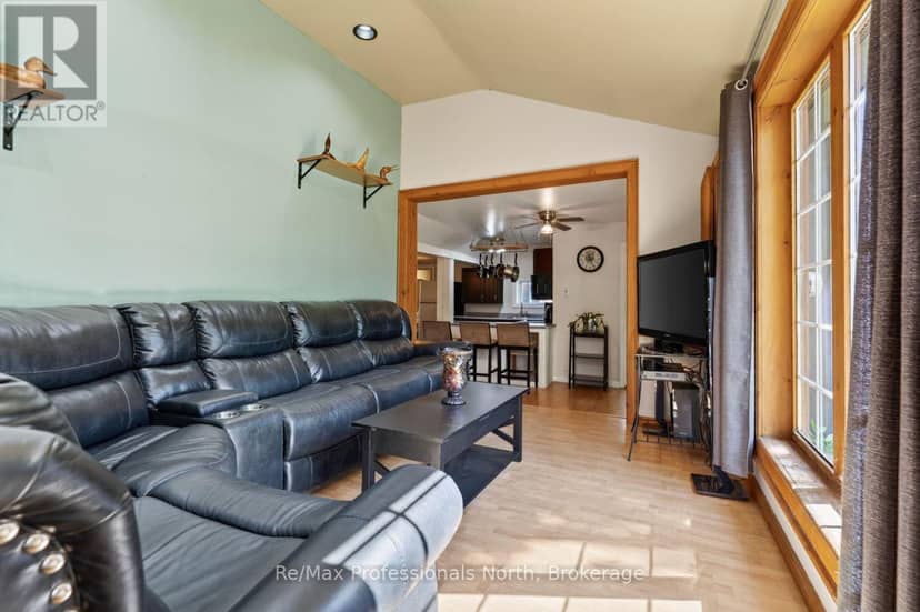 160 Isaac Street — photo 5 of 38