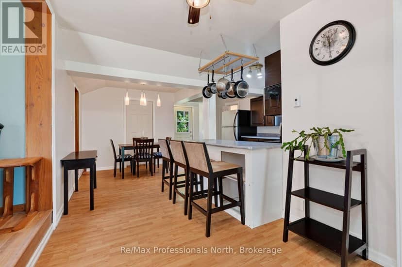 160 Isaac Street — photo 7 of 38