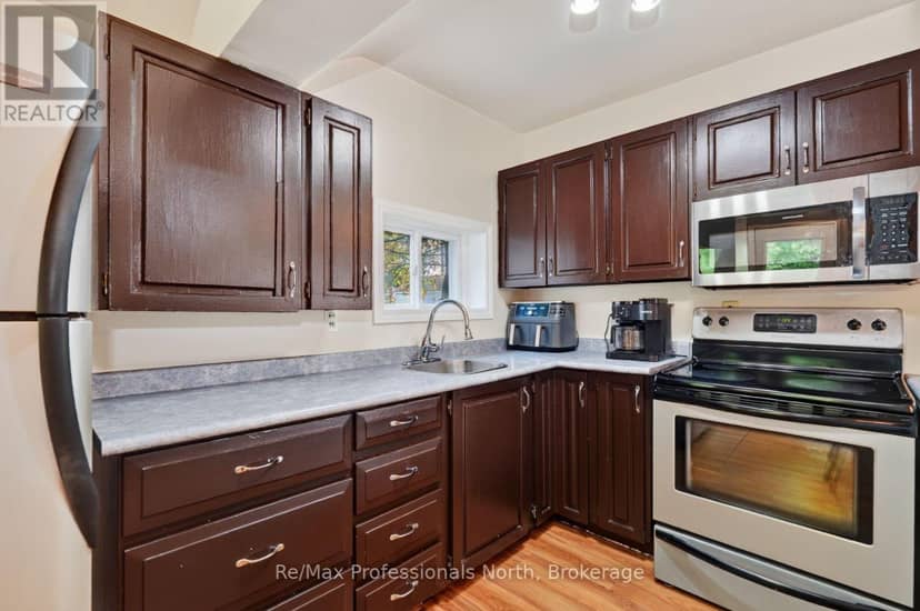 160 Isaac Street — photo 9 of 38