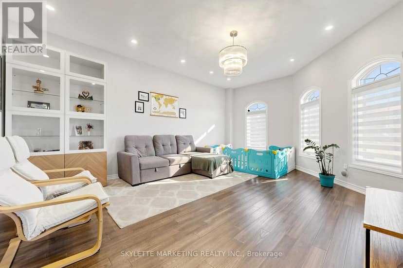 2417 Bur Oak Avenue, Markham, photo 4