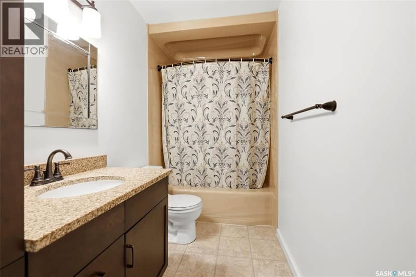 87 Vernon CRESCENT — photo 10 of 37