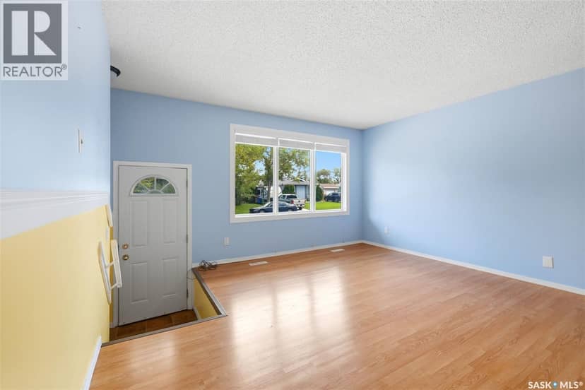 87 Vernon CRESCENT — photo 3 of 37