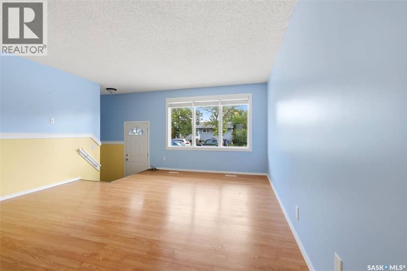 87 Vernon CRESCENT — photo 4 of 37