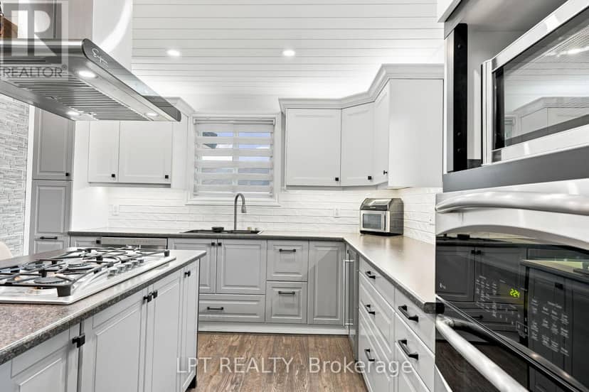 2628 Westshore Crescent — photo 15 of 40